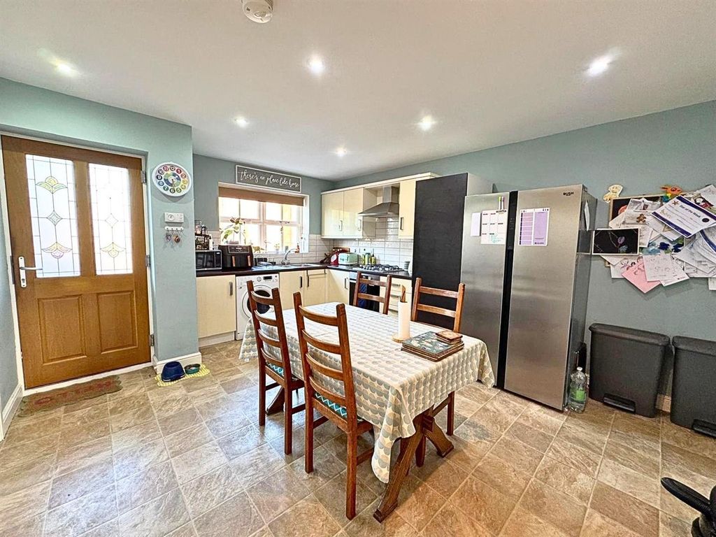 Property photo 2 of 16 Kitchen/Dining Room