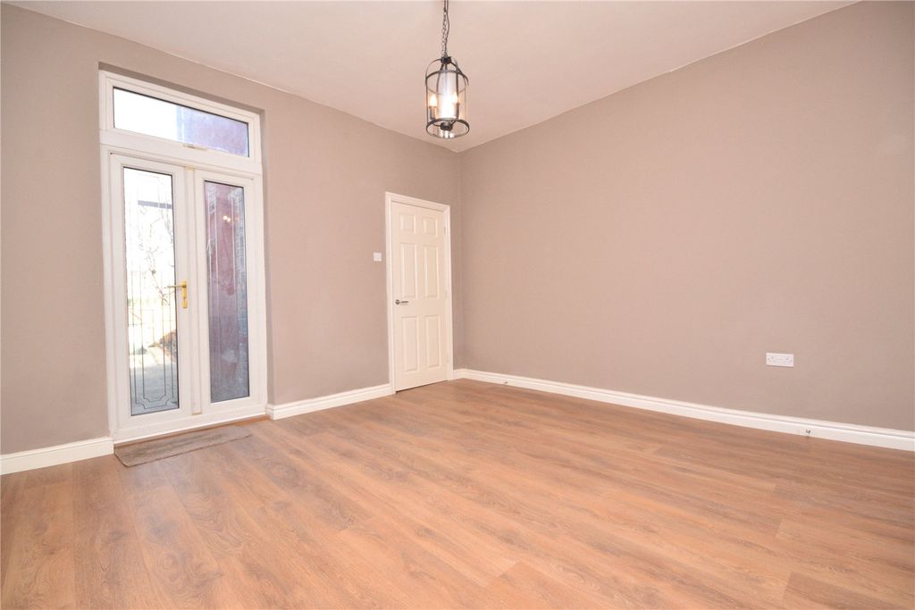 Property photo 2 of 9 Picture No. 06