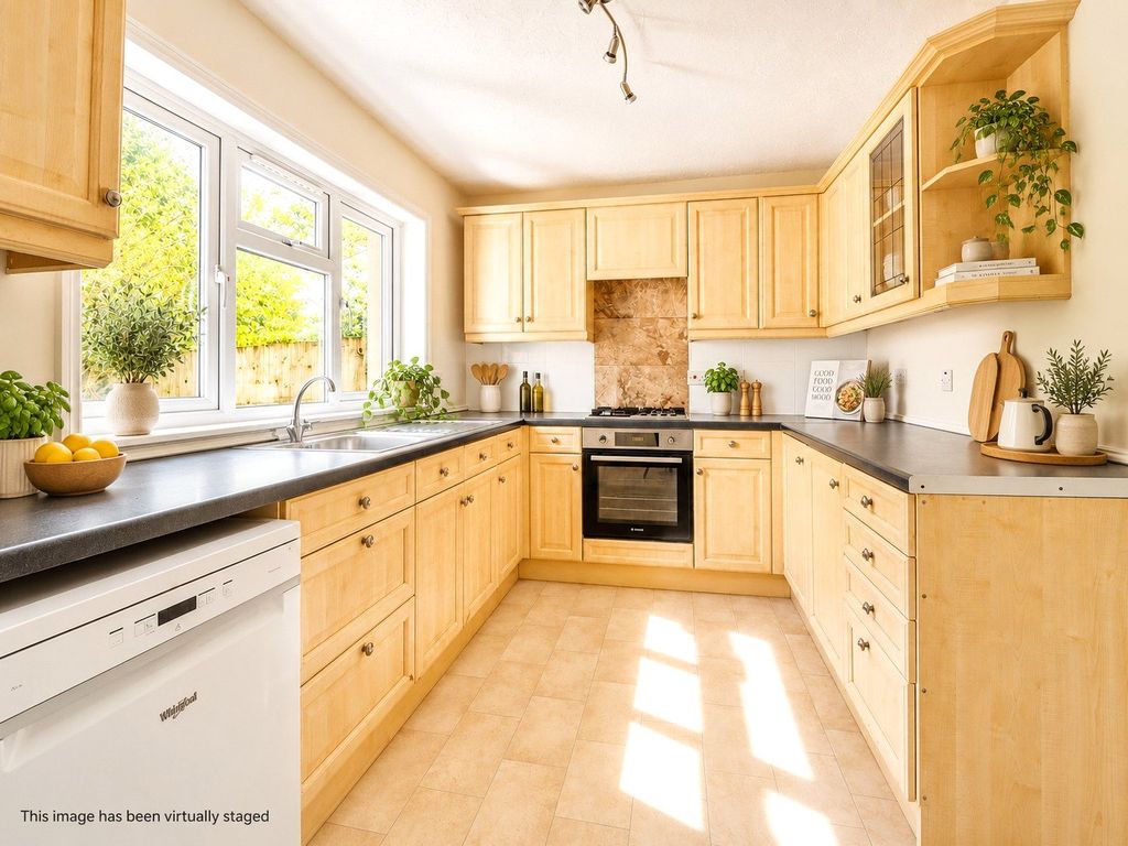Property photo 3 of 17 Picture No. 28