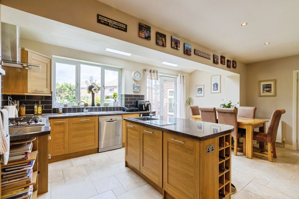 Property photo 2 of 30 Pbox-Img.Jpg