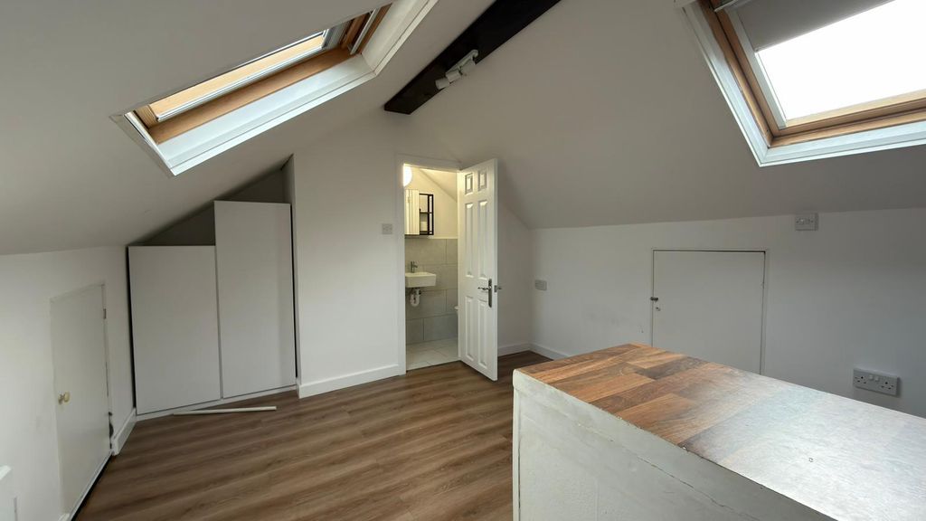 Property photo 1 of 4 Loft