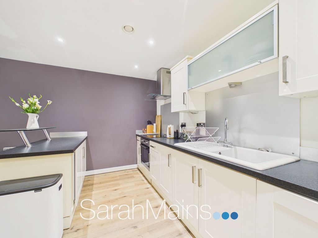 Property photo 1 of 9 Kitchen