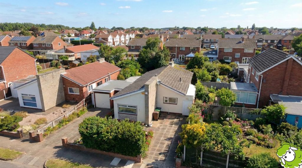 Property photo 1 of 11 Longcliffe Drive - Drone External Image 1 - Ewemov