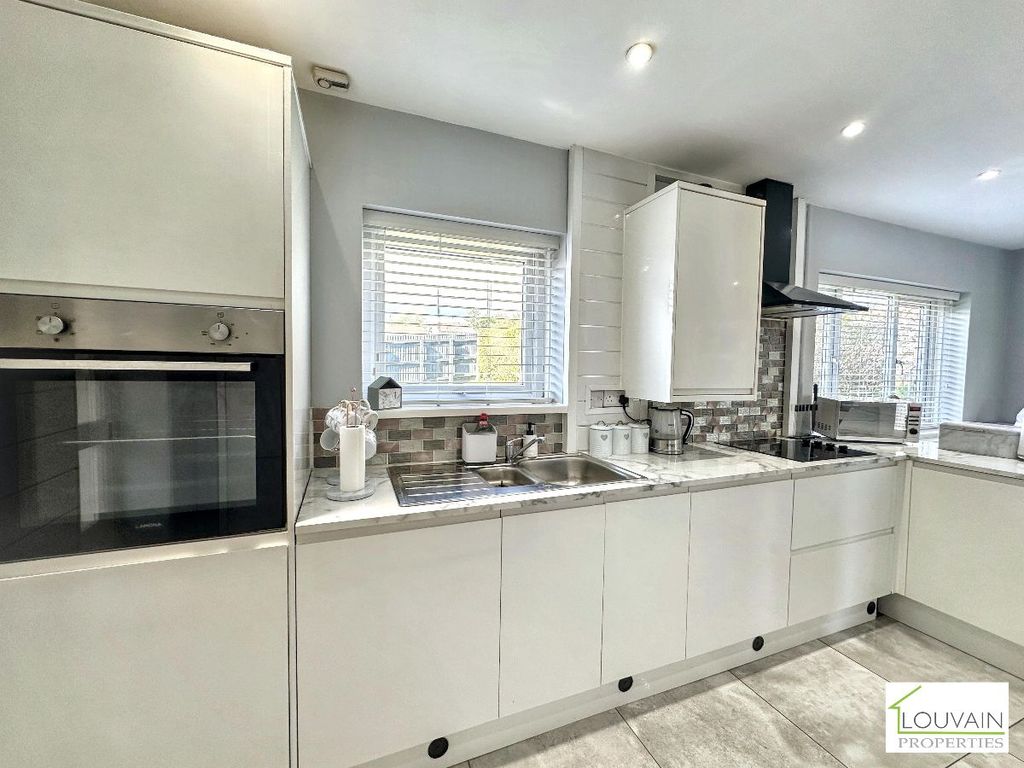 Property photo 3 of 25