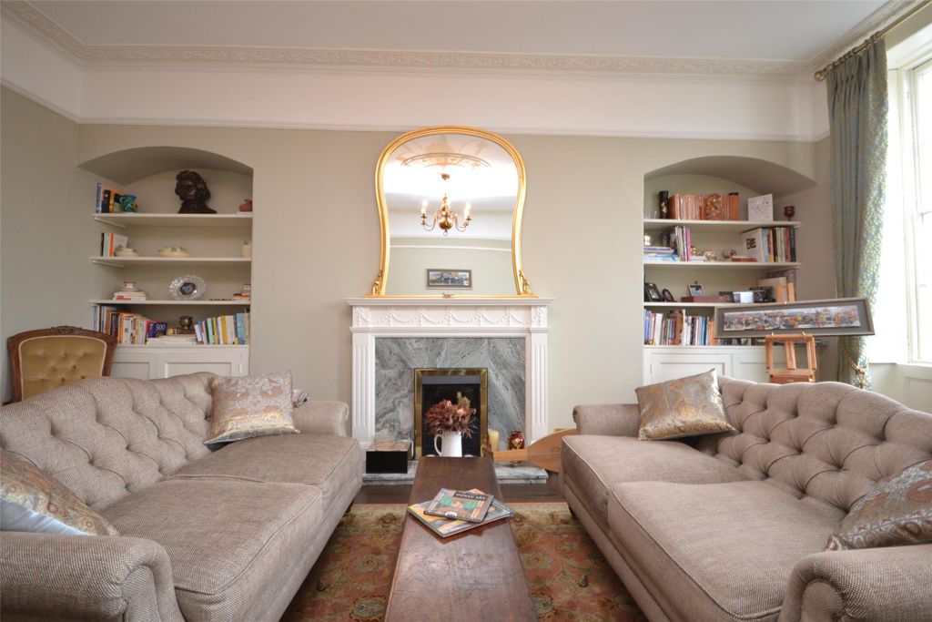 Property photo 3 of 9 Lounge