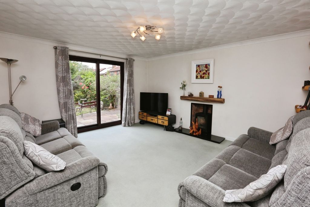 Property photo 2 of 17 Photo