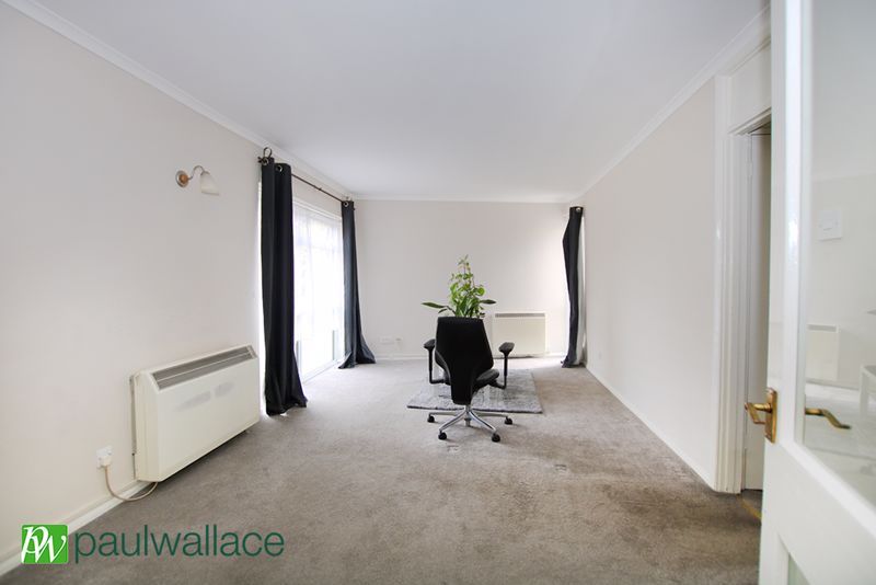 Property photo 2 of 8 Lounge