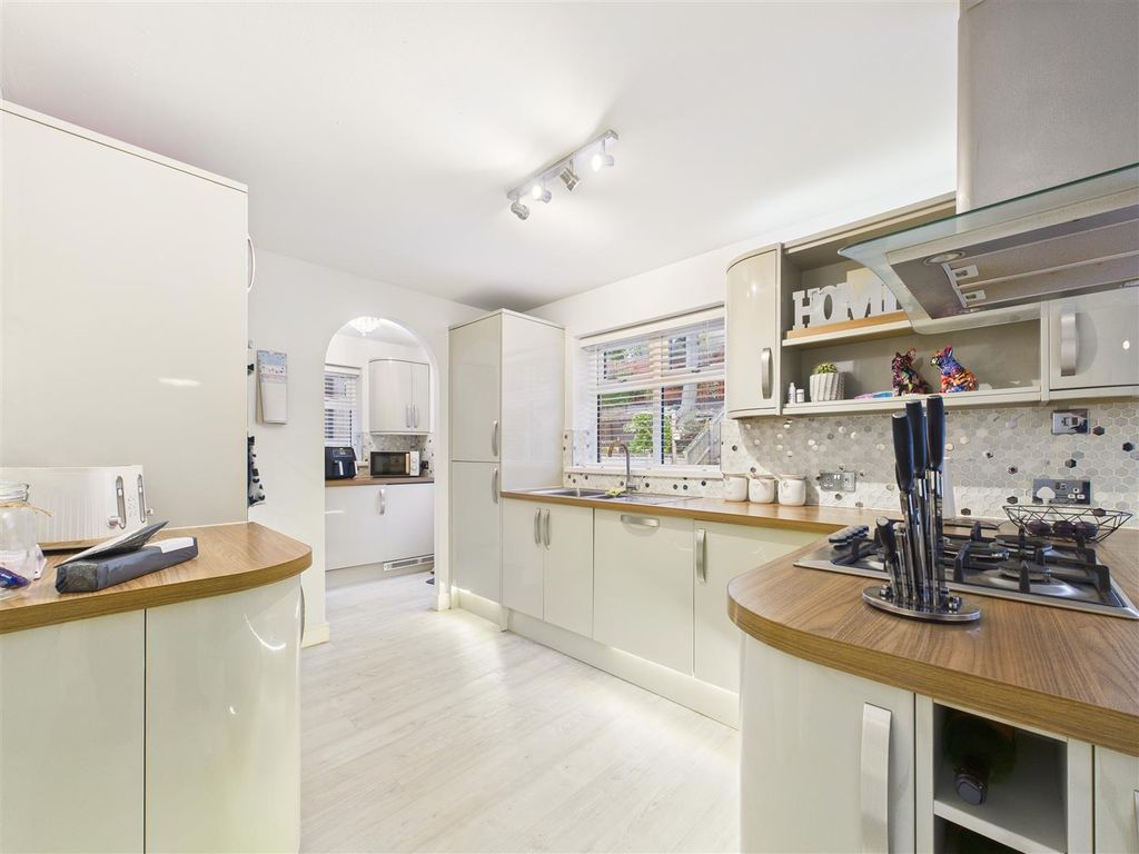 Property photo 3 of 16 Cam05451G0-Pr0084-Still012.Jpg