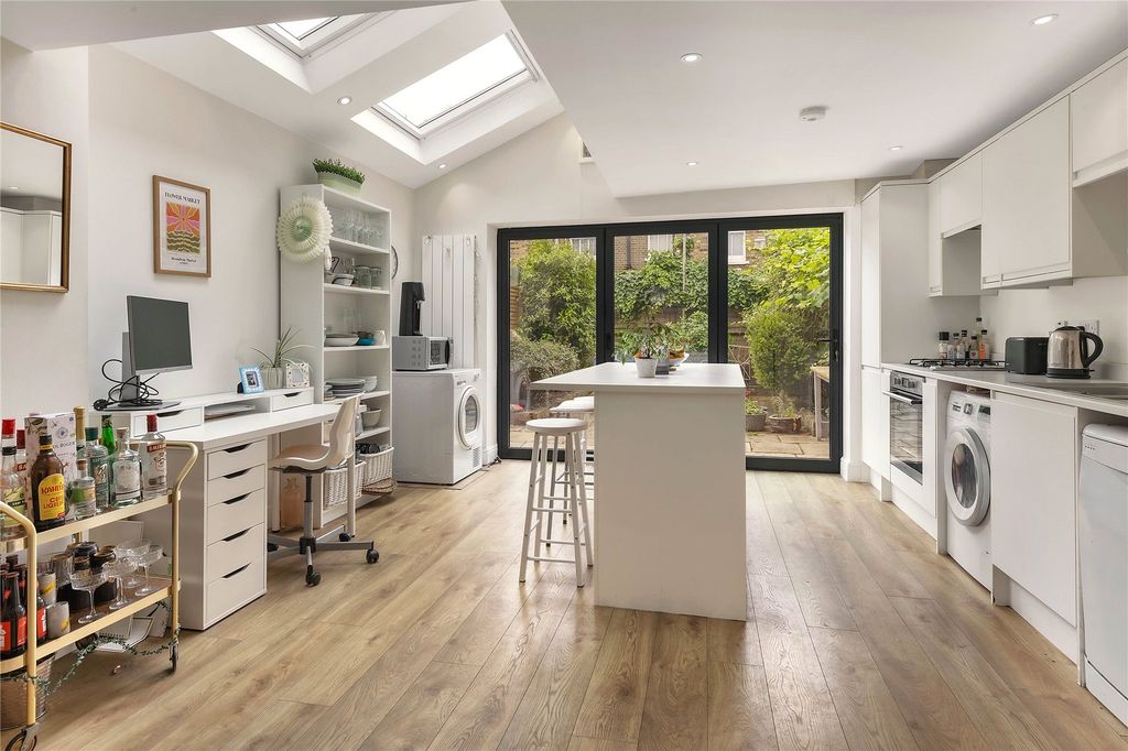 Property photo 1 of 12 Kitchen
