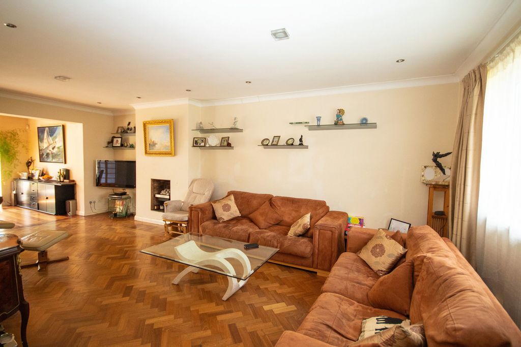 Property photo 3 of 26