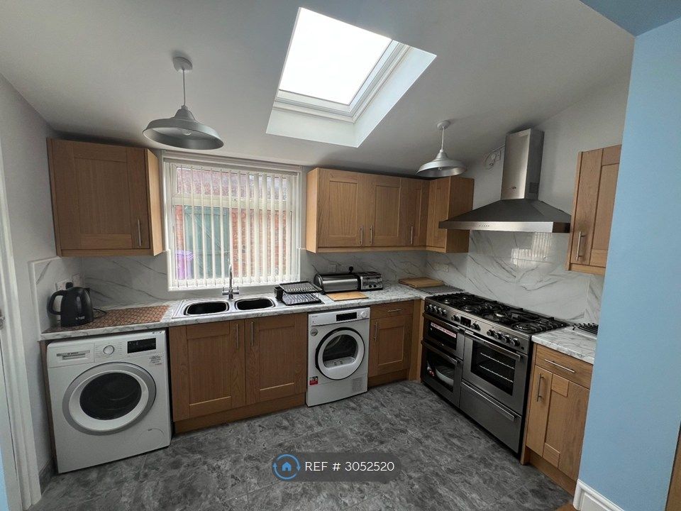 Property photo 2 of 5 Kitchen