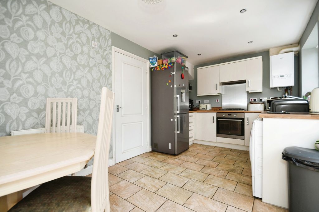 Property photo 3 of 15 Dining Room