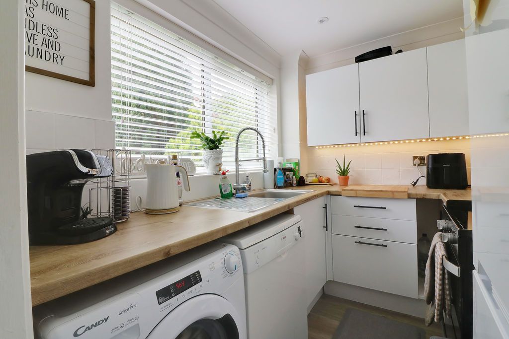 Property photo 2 of 12 Kitchen