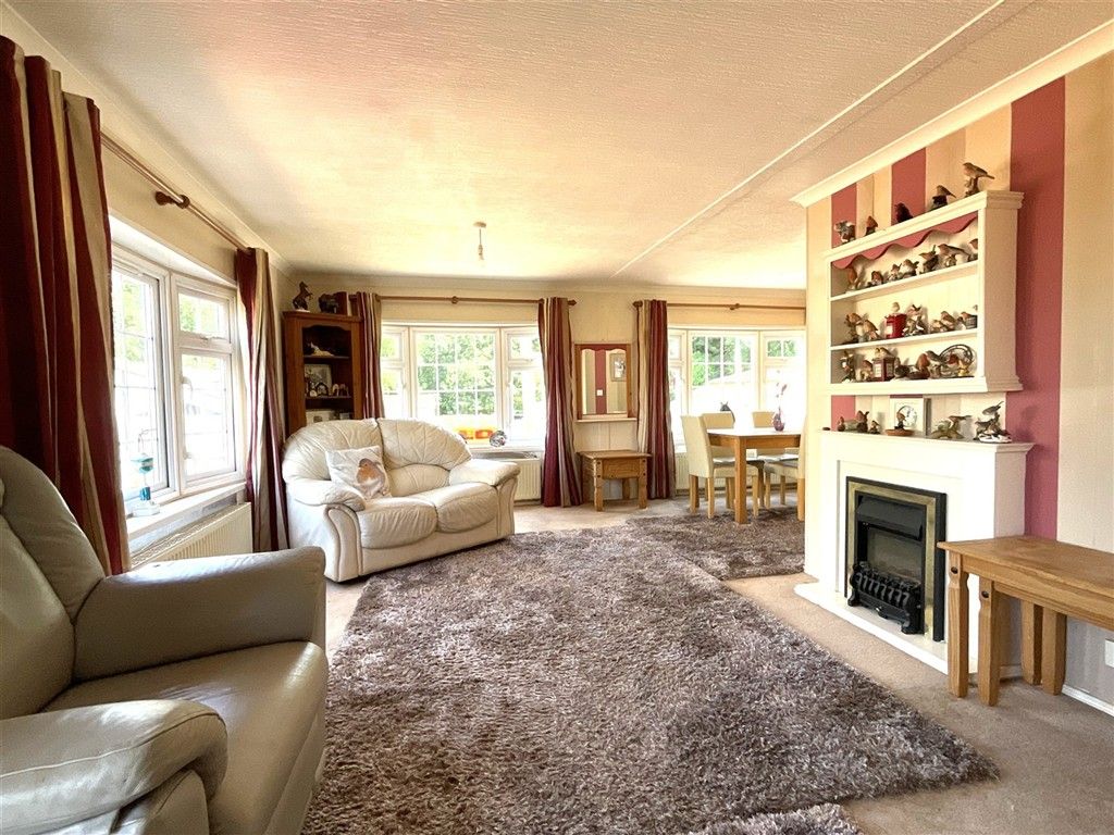Property photo 2 of 12 Lounge