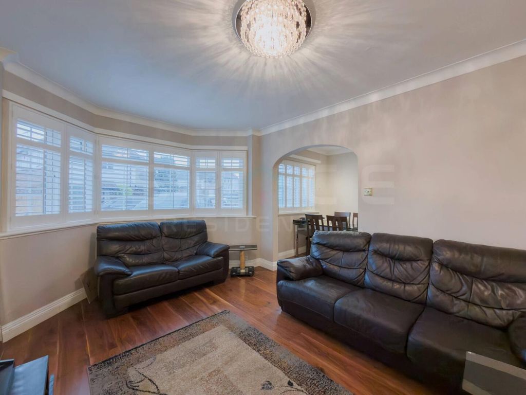 Property photo 2 of 22 Living Room