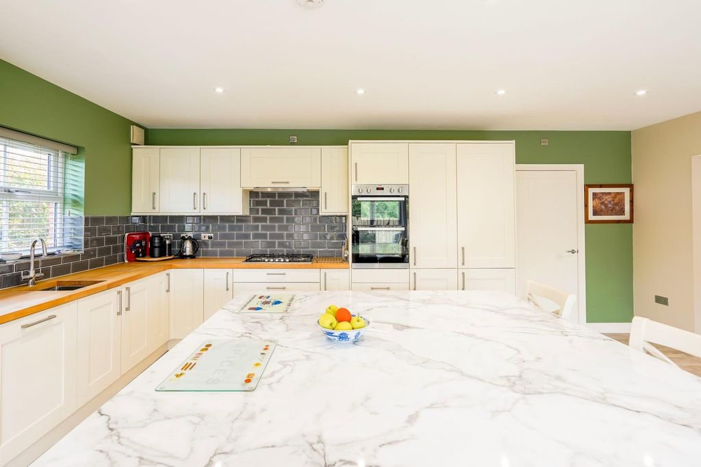 Property photo 3 of 13 Kitchen / Diner