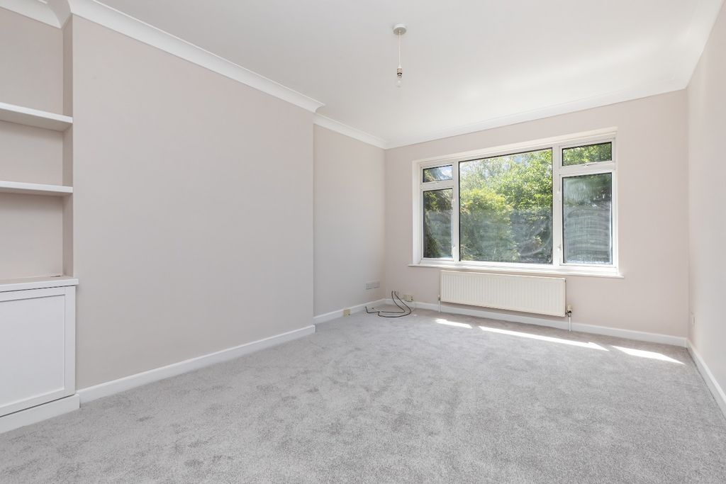 Property photo 3 of 8 5304654