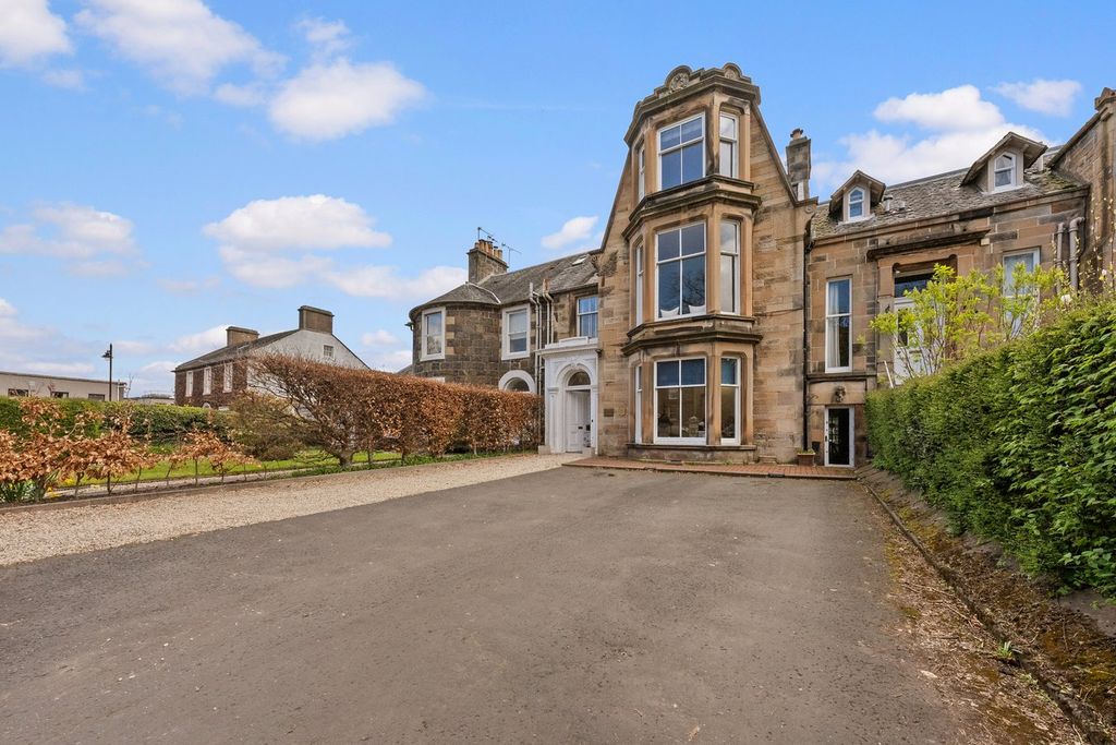 Property photo 1 of 43