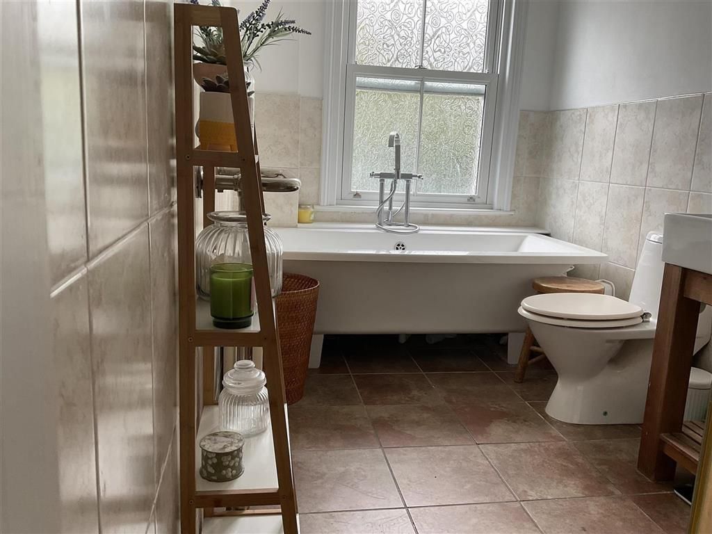 Property photo 3 of 9 Bathroom