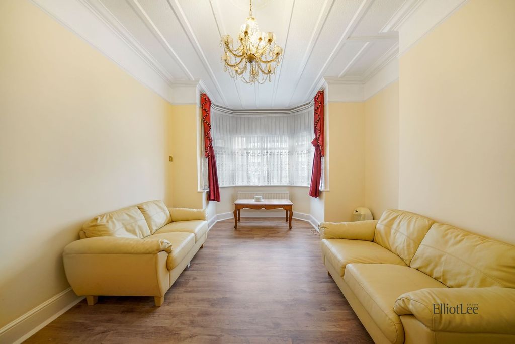Property photo 3 of 18