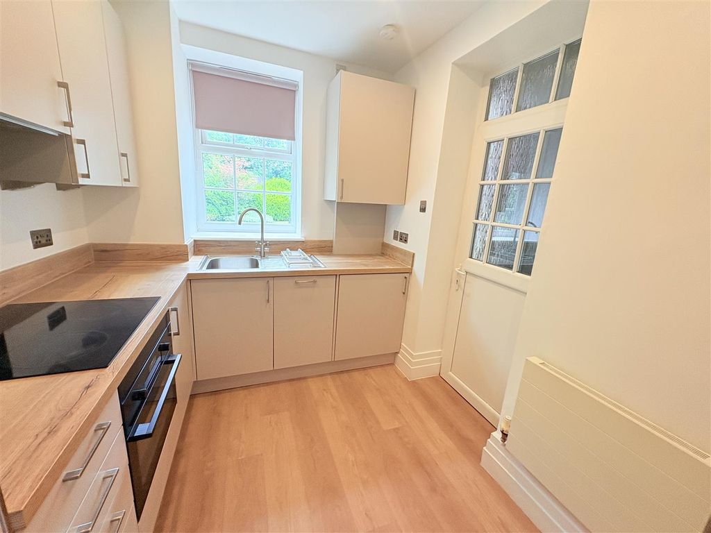 Property photo 3 of 16 Kitchen