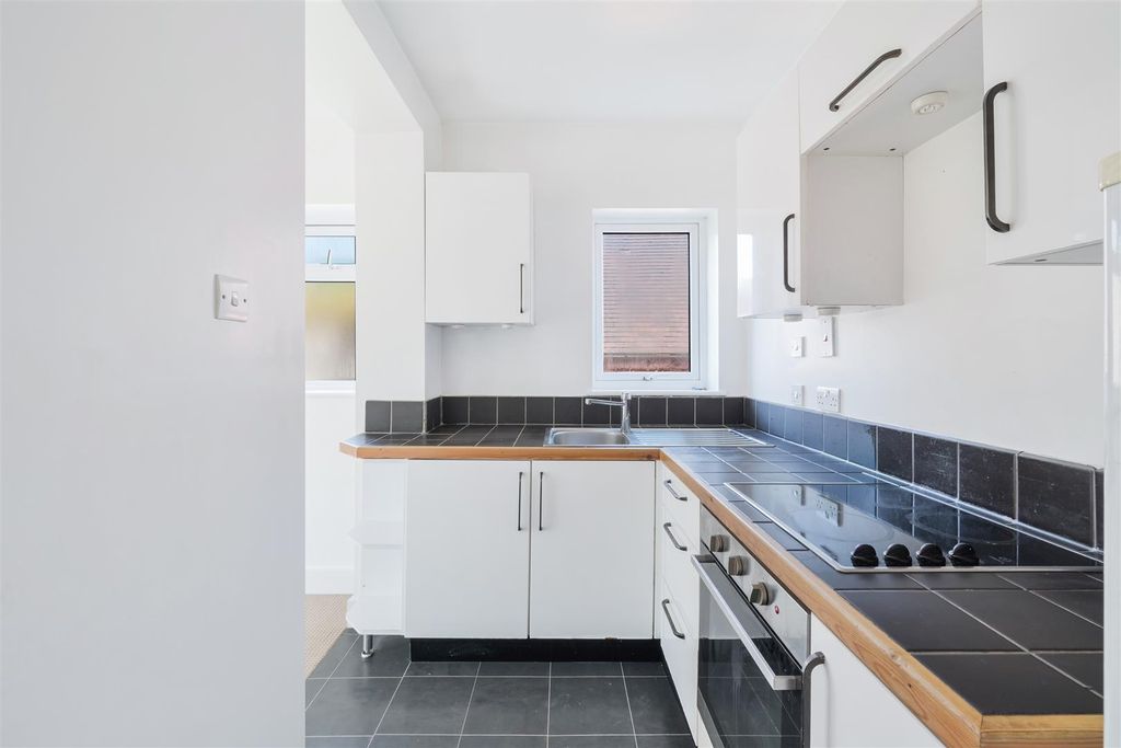 Property photo 3 of 12 Endsleigh Road (11).Jpg