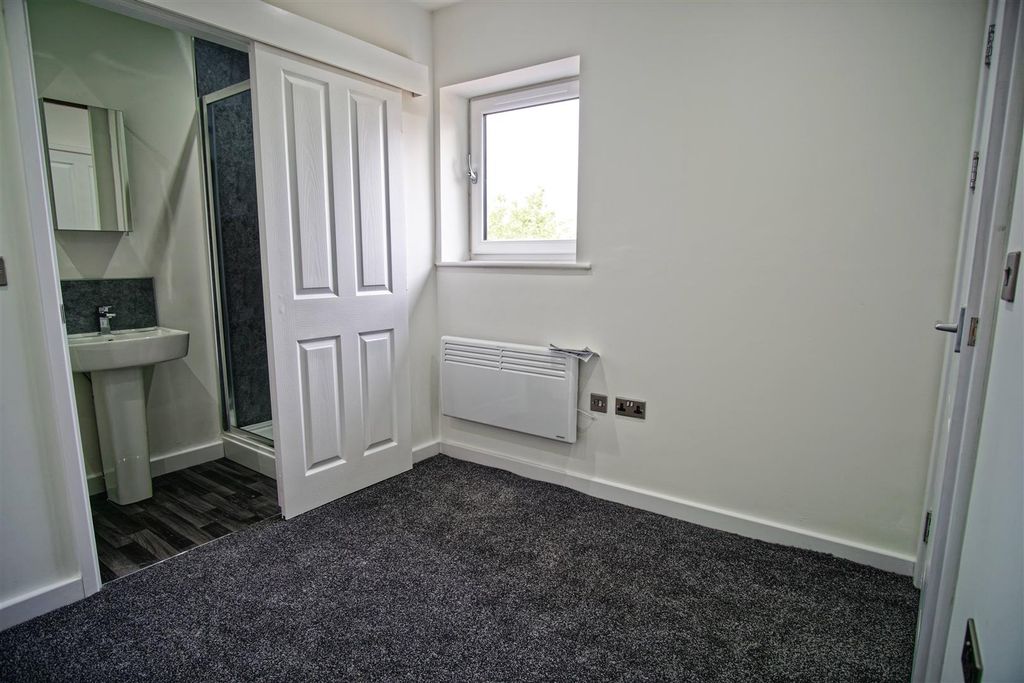 Property photo 3 of 7 Bedroom