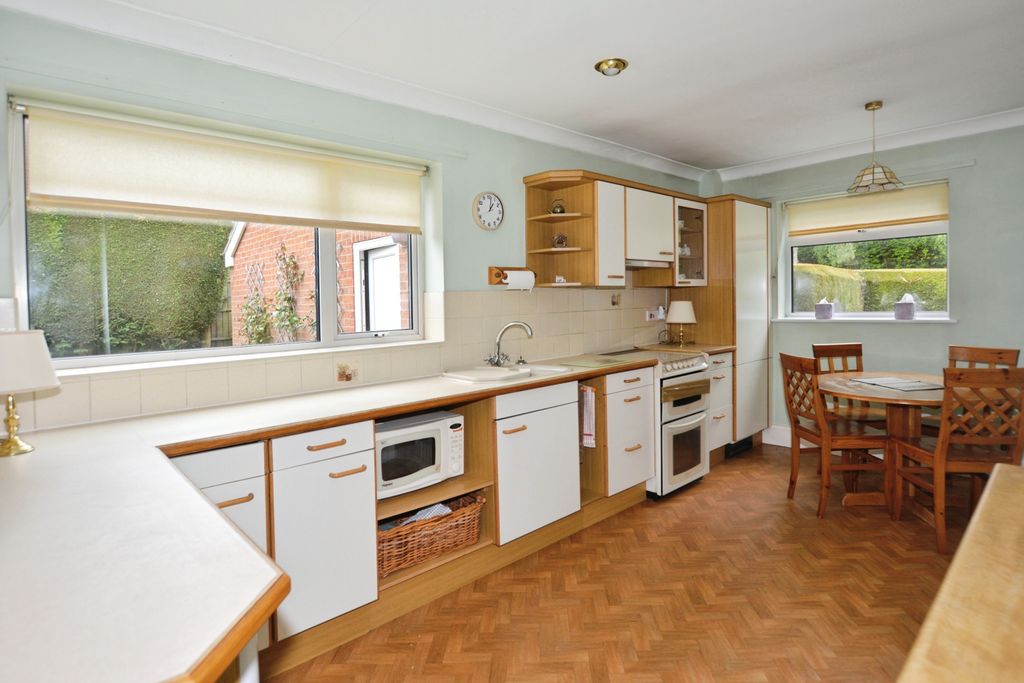 Property photo 2 of 16 Kitchen Breakfast Room