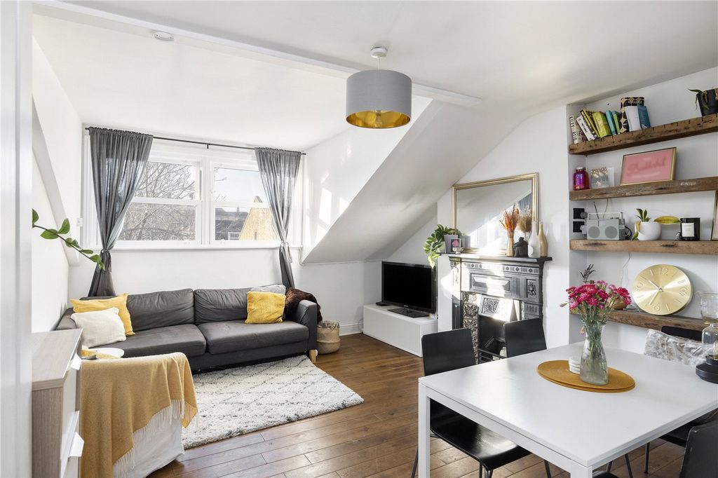 Property photo 1 of 10 Reception Detail