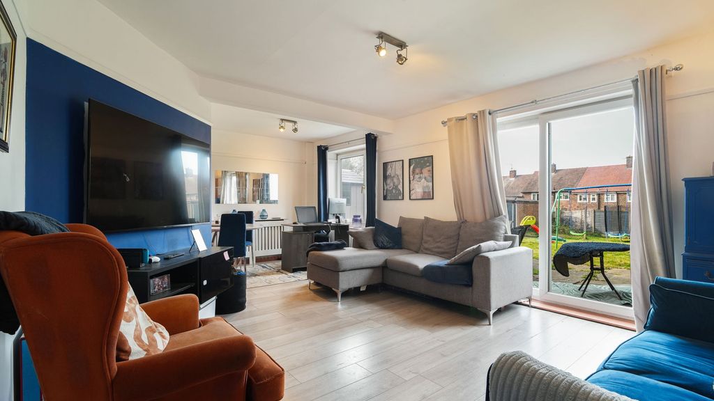 Property photo 2 of 18