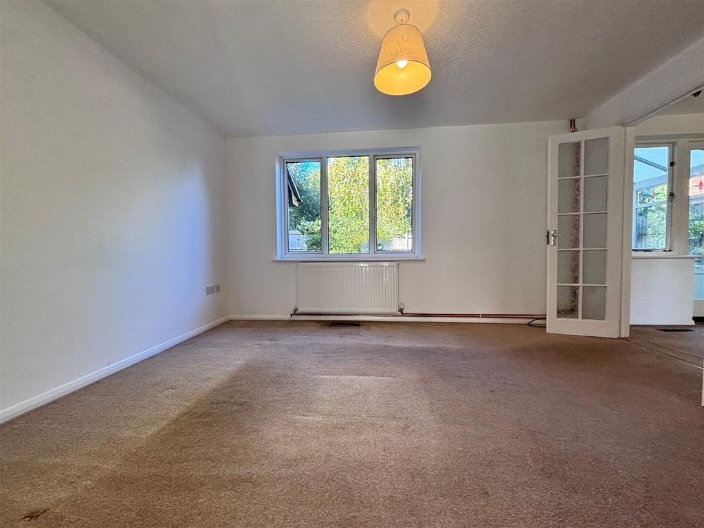 Property photo 3 of 17 Lounge1.Jpg
