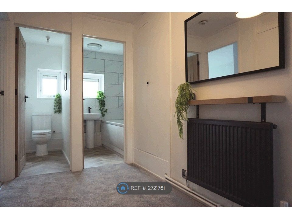 Property photo 2 of 15 Hallway