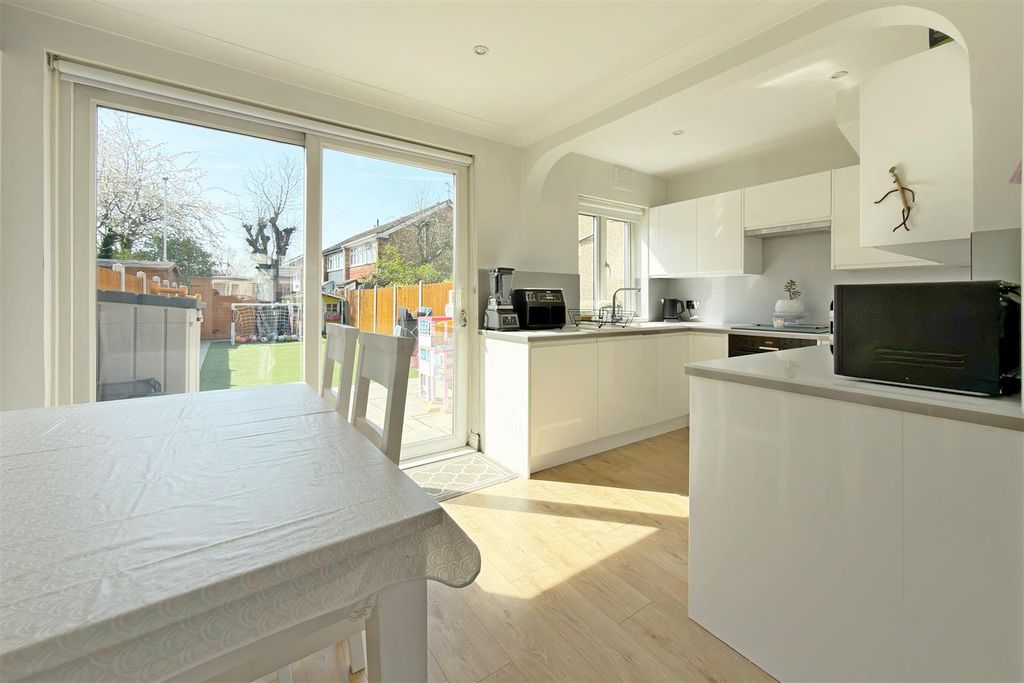 Property photo 3 of 11 Kitchen/Diner