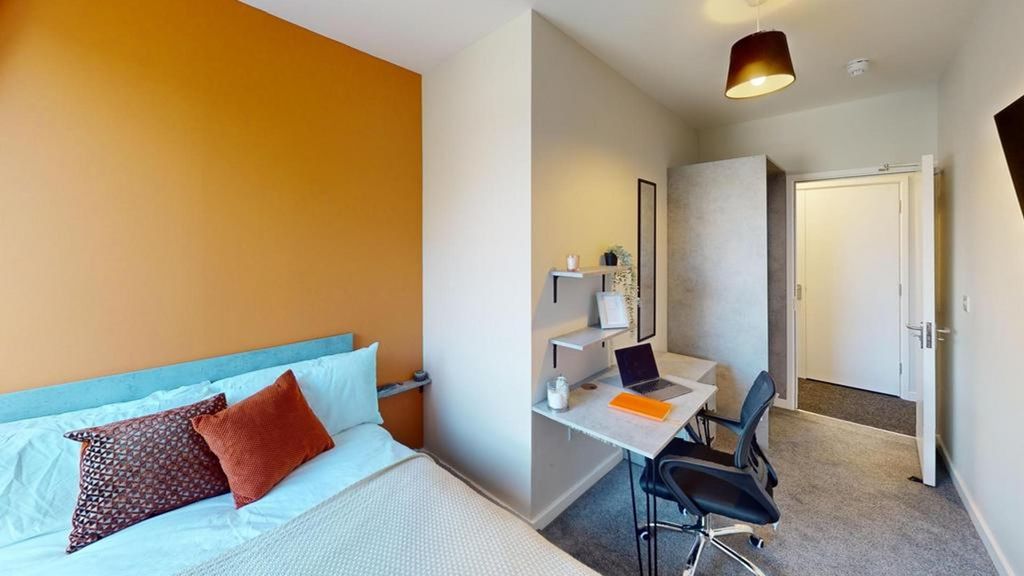 Property photo 3 of 19 A Stylish And Inviting Double Bedroom Featuring A ...