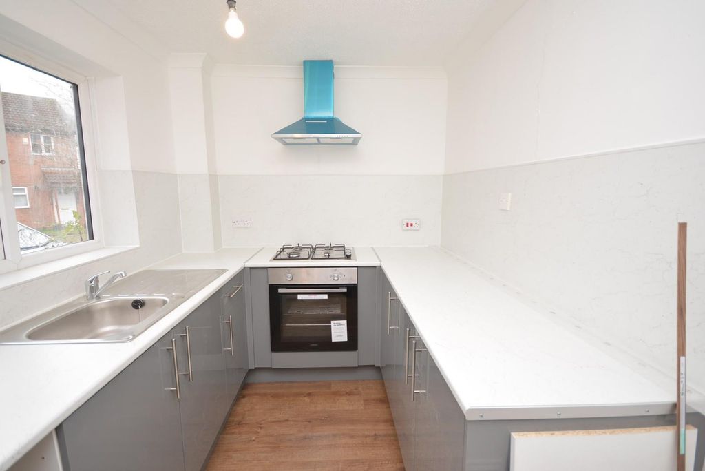 Property photo 1 of 9 Kitchen