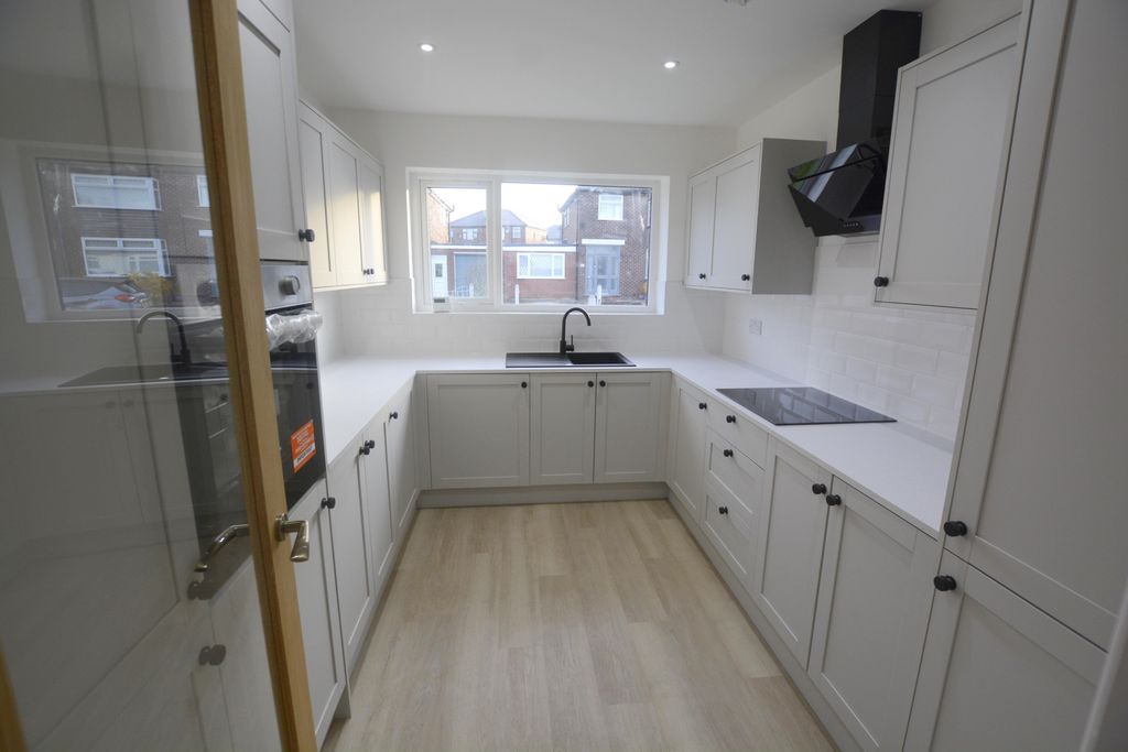 Property photo 2 of 17 Photo 18