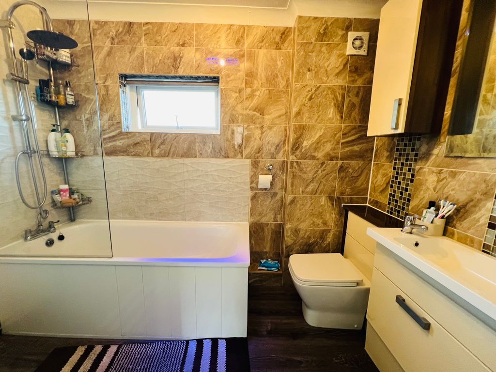 Property photo 3 of 13 Bathroom