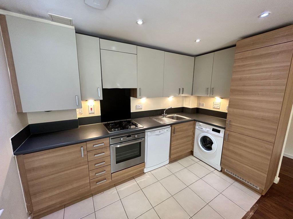 Property photo 2 of 10 Kitchen