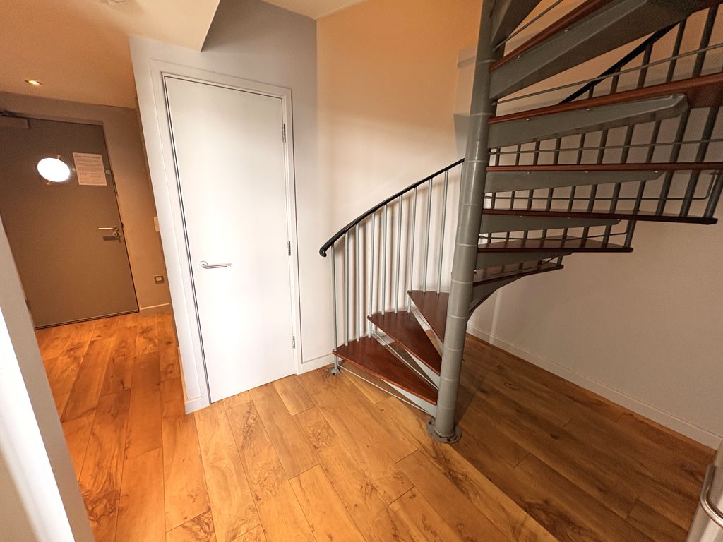 Property photo 3 of 15 Hallway