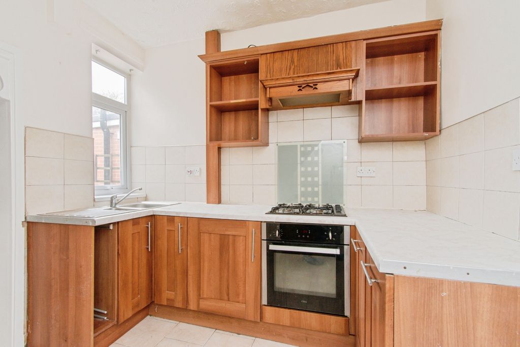 Property photo 2 of 15 Kitchen