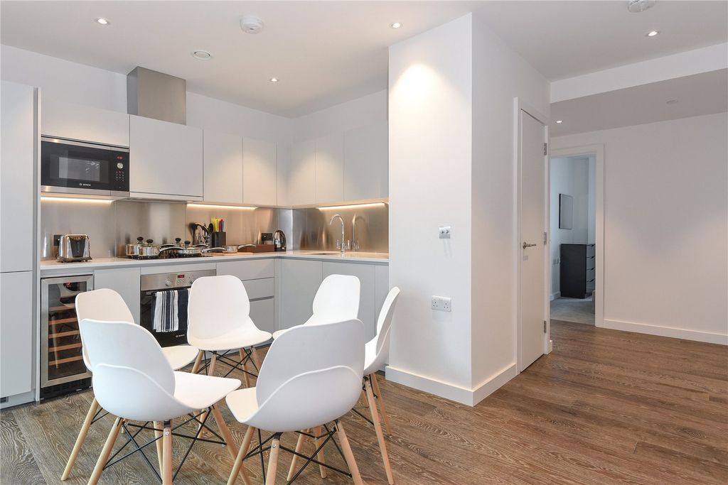 Property photo 3 of 11 Dining Area