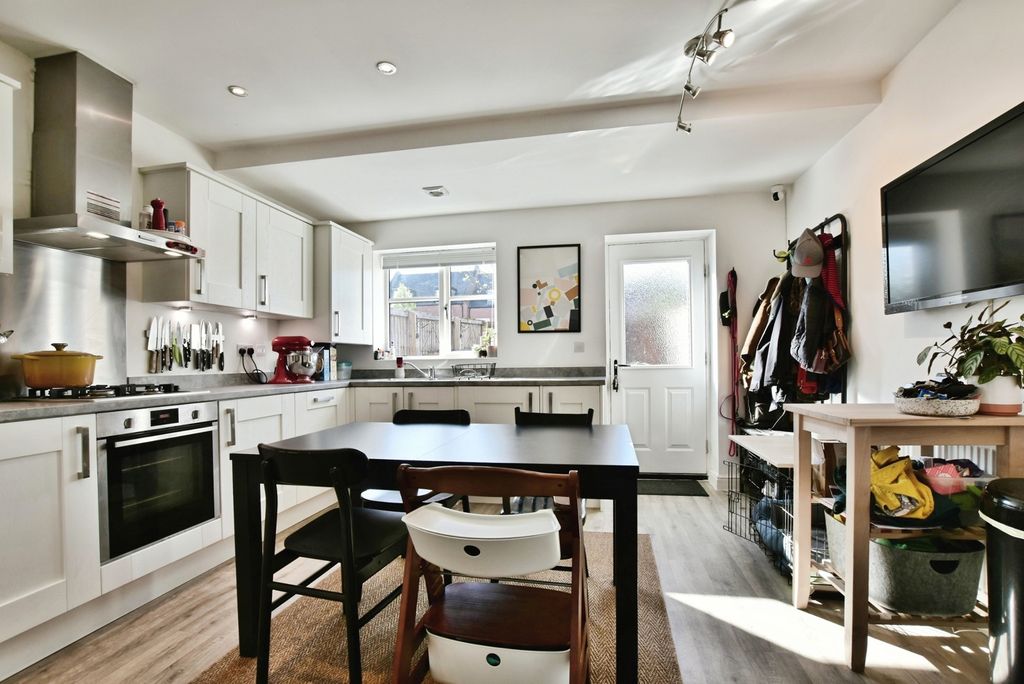 Property photo 3 of 20 Pbox-Img.Jpg