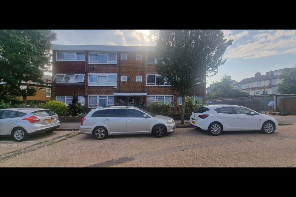 Property photo 1 of 8