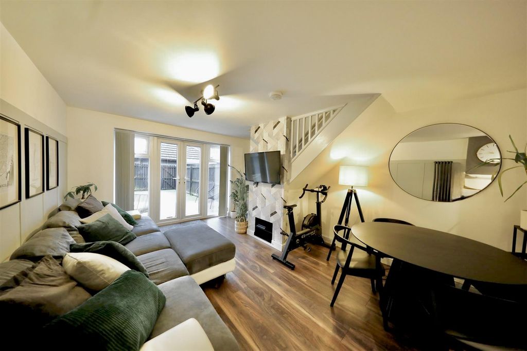 Property photo 2 of 15 Lounge/Diner