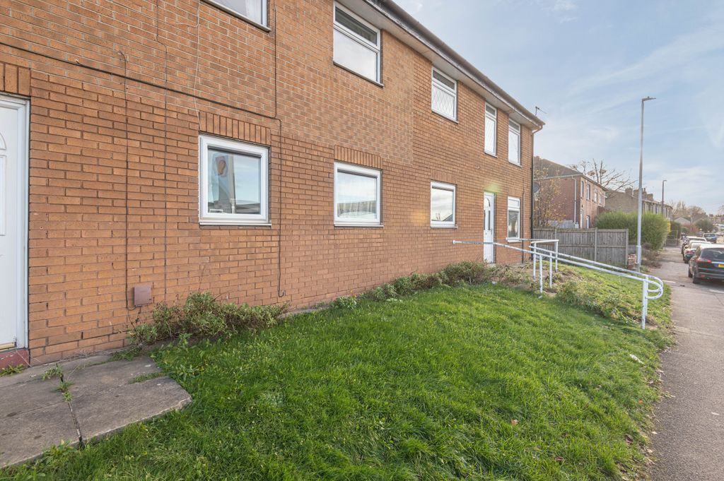 Additional image 17 of 2 bed flat for saleHeckmondwike Road, Dewsbury WF13