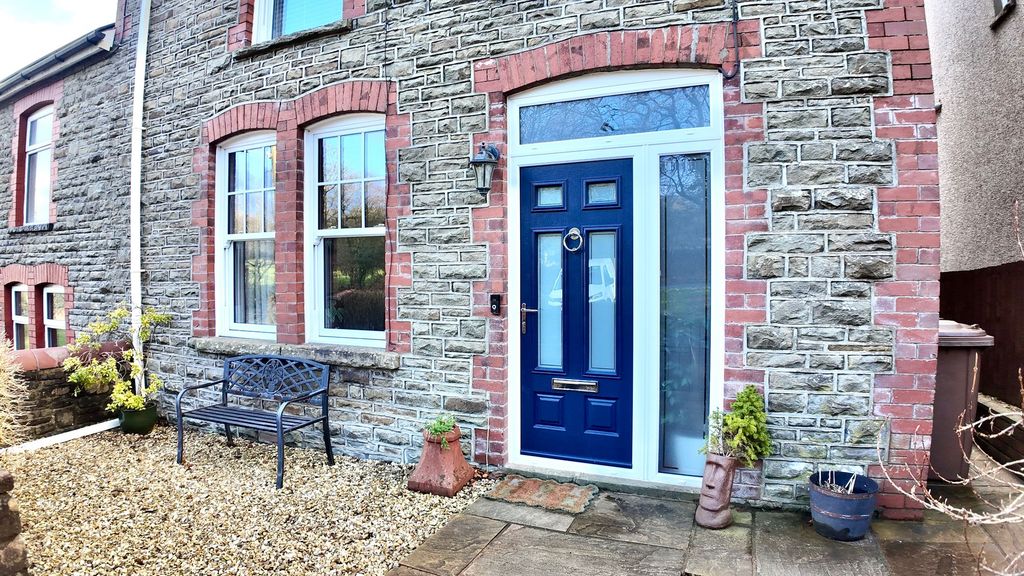 Property photo 2 of 28