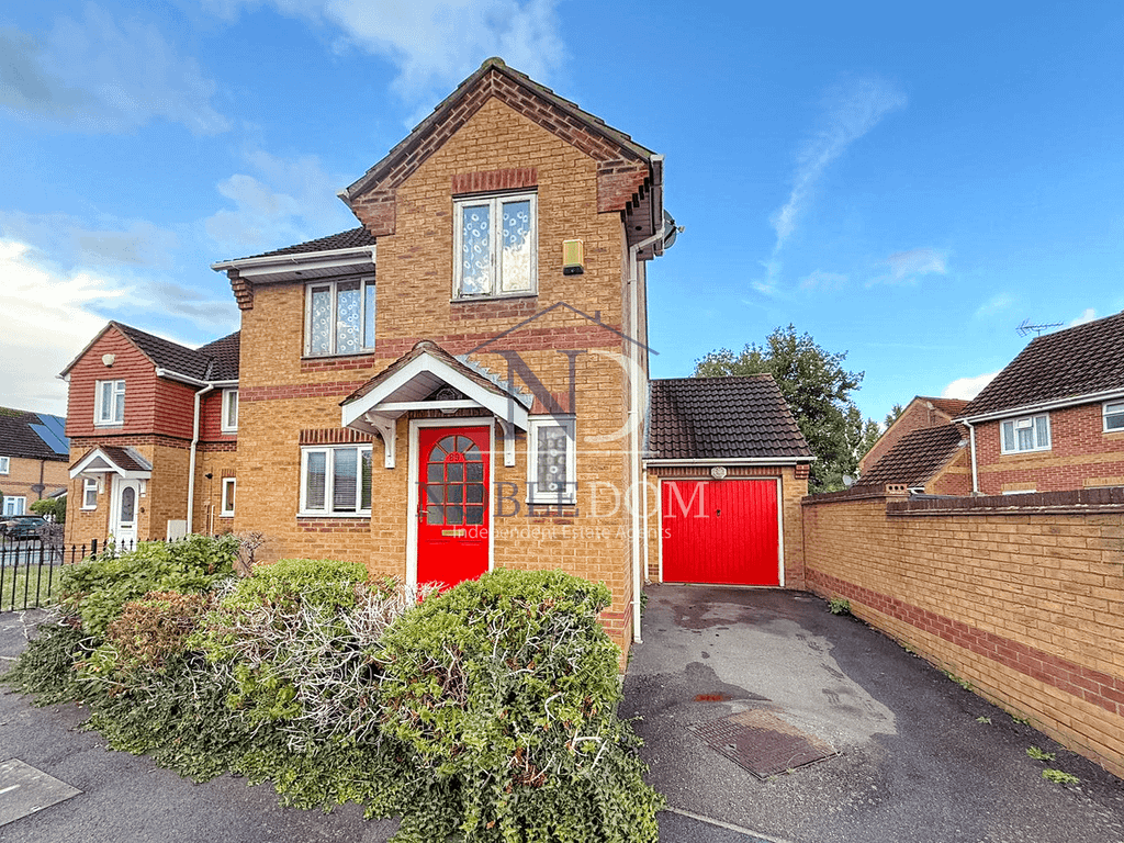 Property photo 1 of 16 3 Bedroom Detached House In Feltham