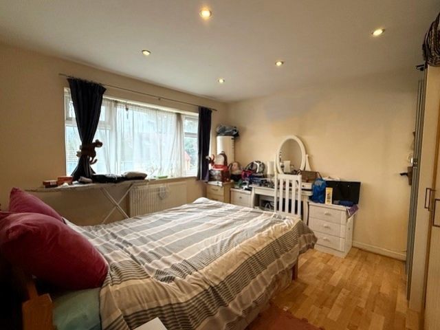 Property photo 3 of 10 Bed1_1