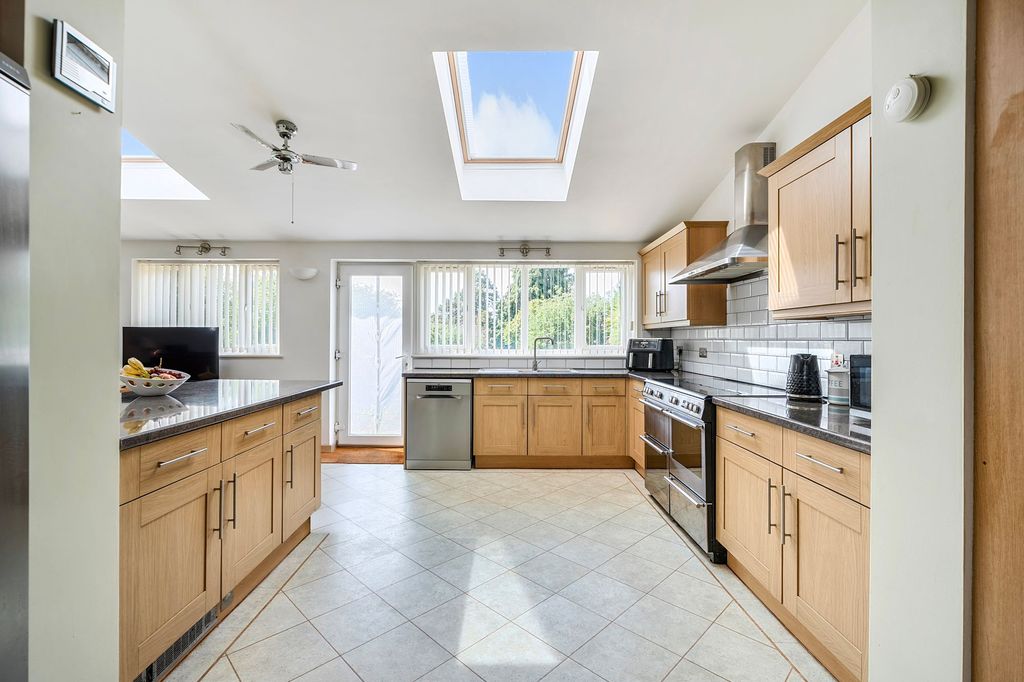 Property photo 2 of 30