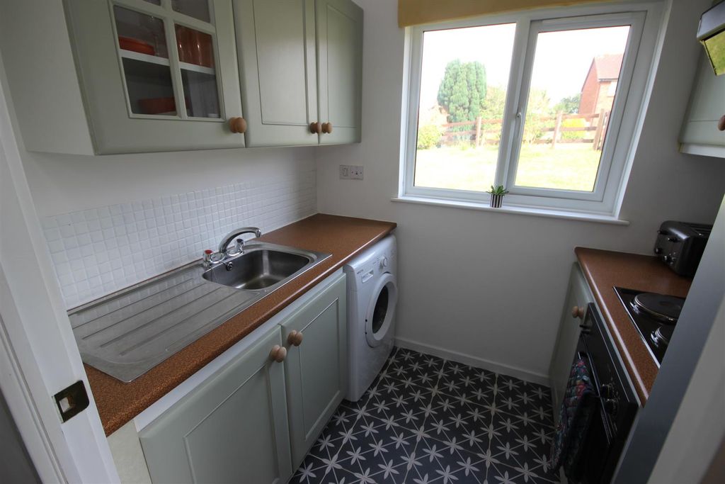 Property photo 2 of 9 Kitchen.Jpg